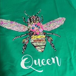 Vinizbena Emerald Queen Graphic Tee
